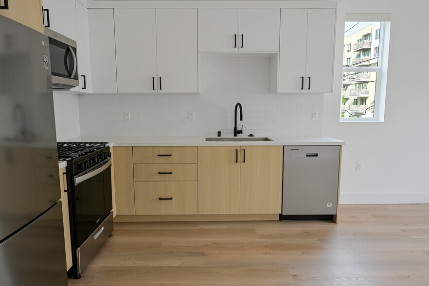 Building Photo - 11241 Morrison St