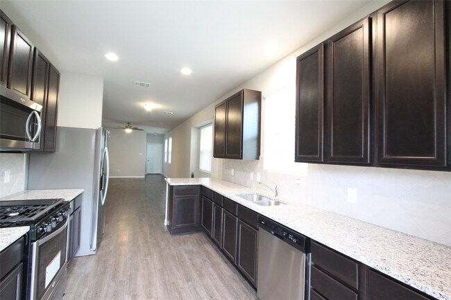 Building Photo - 24923 Lorenzo Glaze Trail