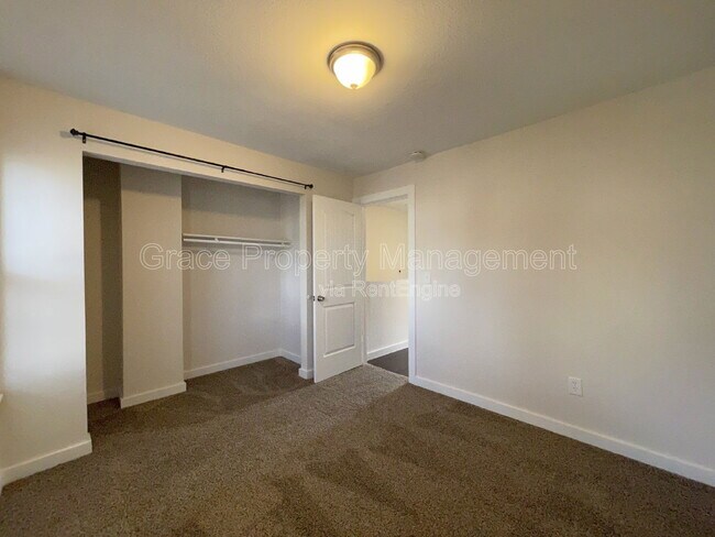 Building Photo - 1125 Sir Galahad Dr