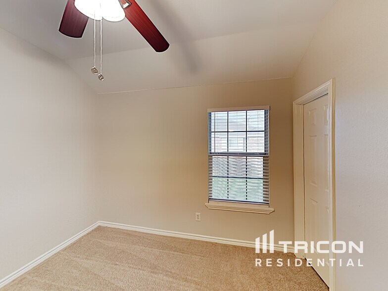 Building Photo - 813 Wolf Trail