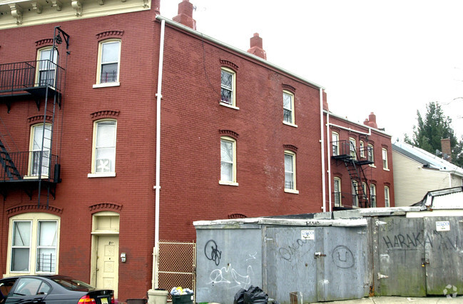 Building Photo - 2-8 Chadwick St