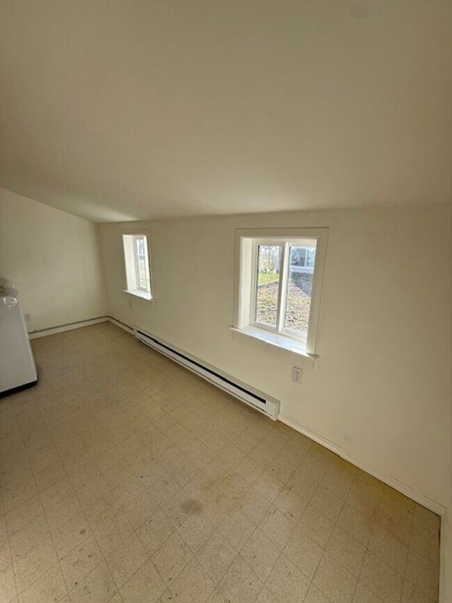 Building Photo - Newly Renovated 2-Bedroom Home – Pet Friendly!