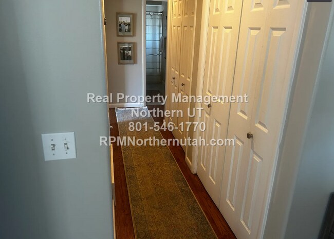 Building Photo - Large 5 bedroom home coming available in Layton