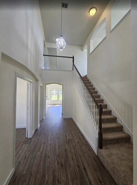 Building Photo - 10421 Trevino Ln