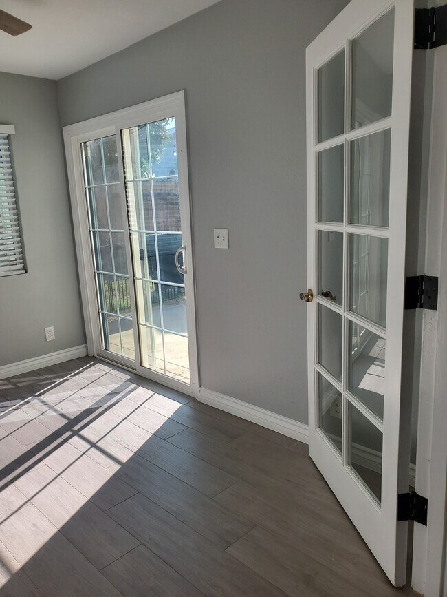 Building Photo - 336 Nueve Ct