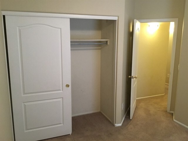 Building Photo - 2220 W Madre Del Oro Dr