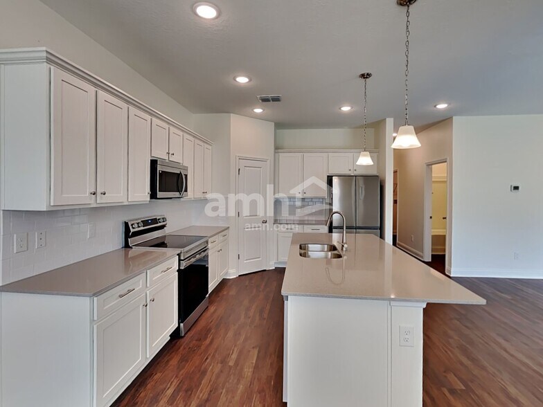 Building Photo - 6174 Little Blf Cir