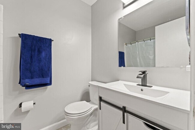 Building Photo - 13 Aviary St