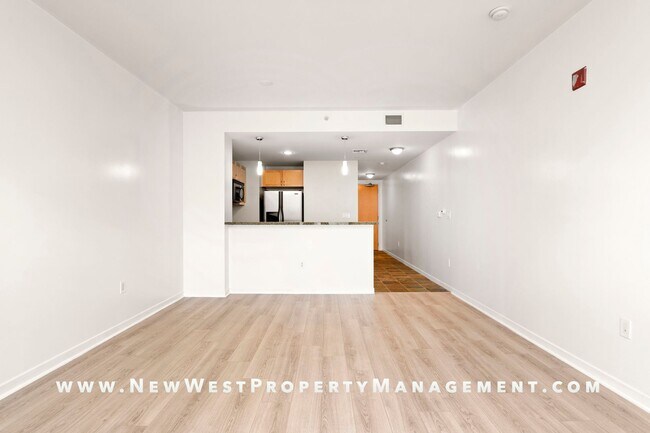 Building Photo - Spacious East Village Penthouse Studio at Metrome! Small Pet Ok! 1 Parking Space Included!