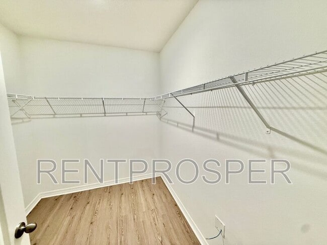 Building Photo - 930 Summer Glen Dr