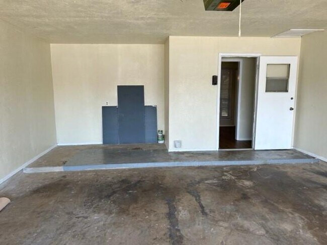 Building Photo - 1226 Crescent St