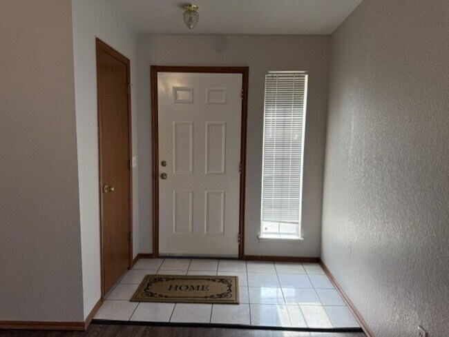 Building Photo - 2806 Shoreridge Ave