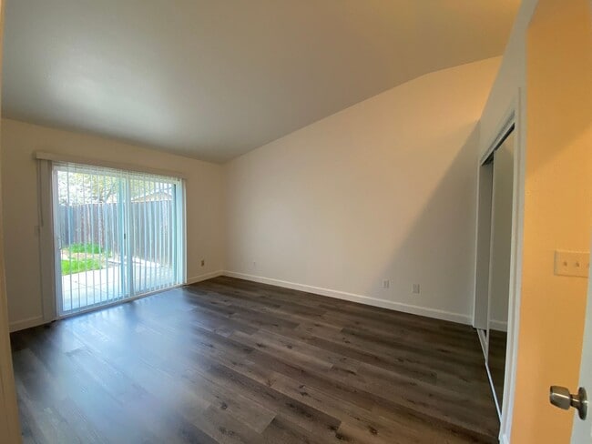 Building Photo - Gorgeous Corner Lot with Large Backyard