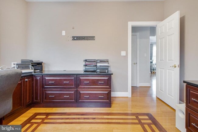 Building Photo - 7420 Mayflower Ct