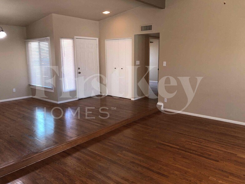 Building Photo - 3672 W Windrose Dr