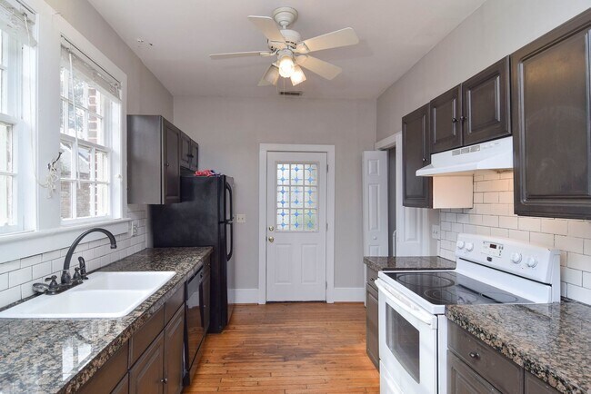 Building Photo - Charming 3 Bedroom Home in Desirable Heath...