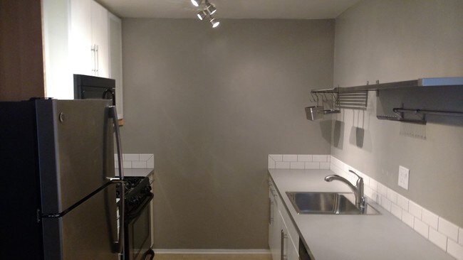 Building Photo - 4135 Utah St