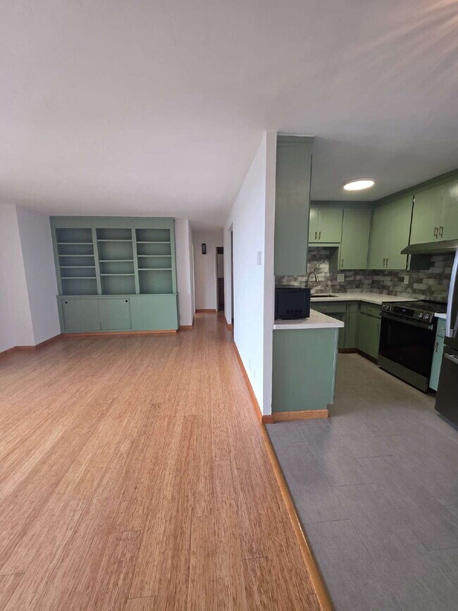Building Photo - Stylish Downtown Santa Cruz Condo – Fully ...
