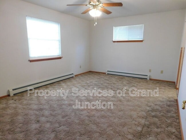 Building Photo - 13 Madeira Ct