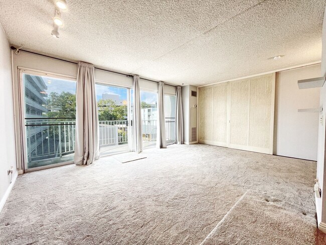 Building Photo - Immaculate Honolulu Condo with Central A/C, Secured Parking, Including Electricity