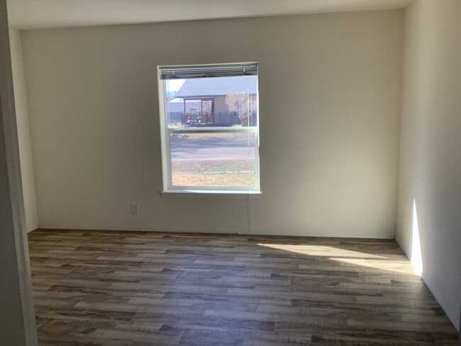 Building Photo - New 3 bedroom, 2 bath home