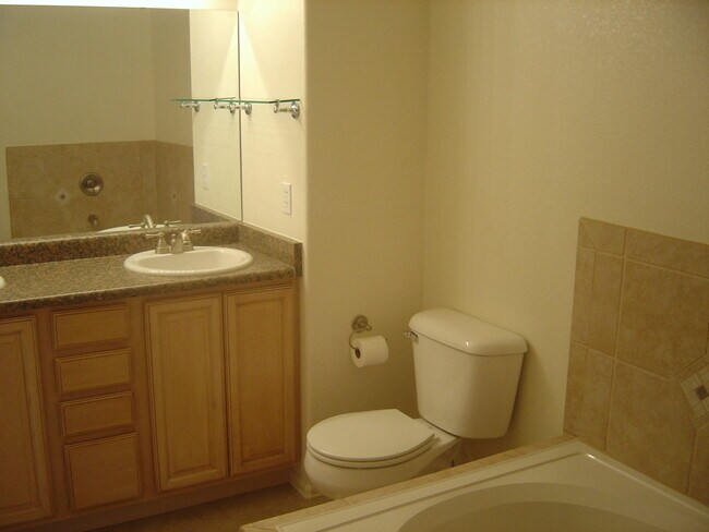 master bathroom - 4147 Outlook Blvd