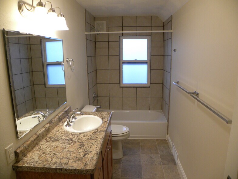 Bathroom - 925 Vilas Ave