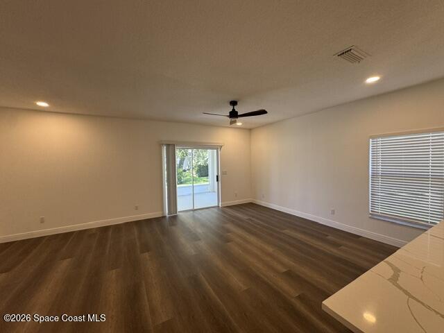 Building Photo - 982 Villa Dr