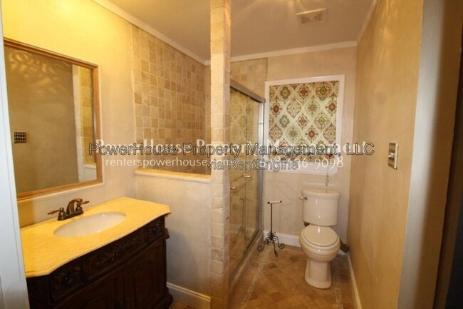 Building Photo - 4017 Doral Dr