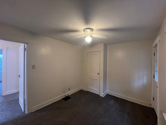 Building Photo - Updated 2.5 Bedroom/ 1 Bath in Troy Hill