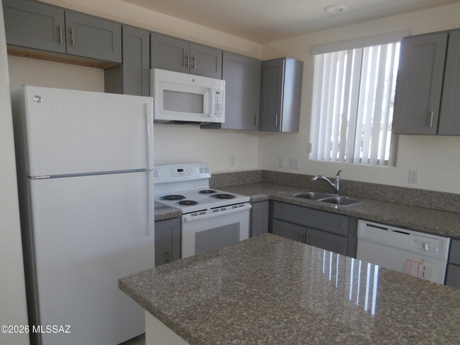Building Photo - 348 S Paseo Tierra