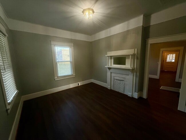 Building Photo - Classic 3/2 Farmhouse Charm with Modern Comfort & Room to Breathe