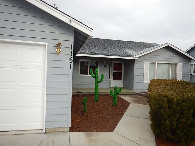 Primary Photo - Home Near Schools - Fresh Paint and Floori...