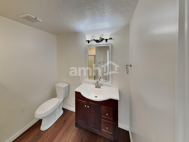 Building Photo - 129 W 1225 N