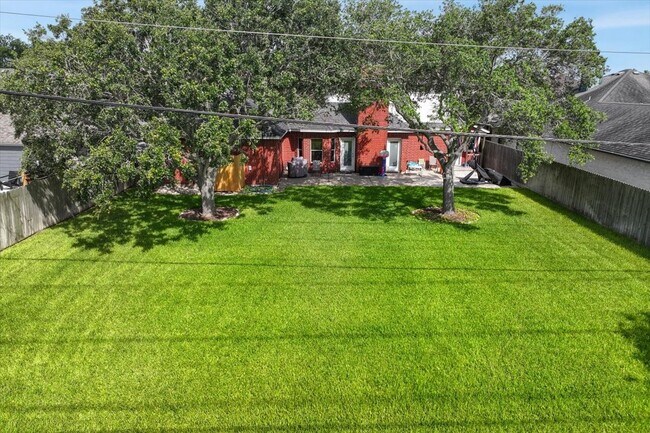 Building Photo - 8114 Etienne Dr