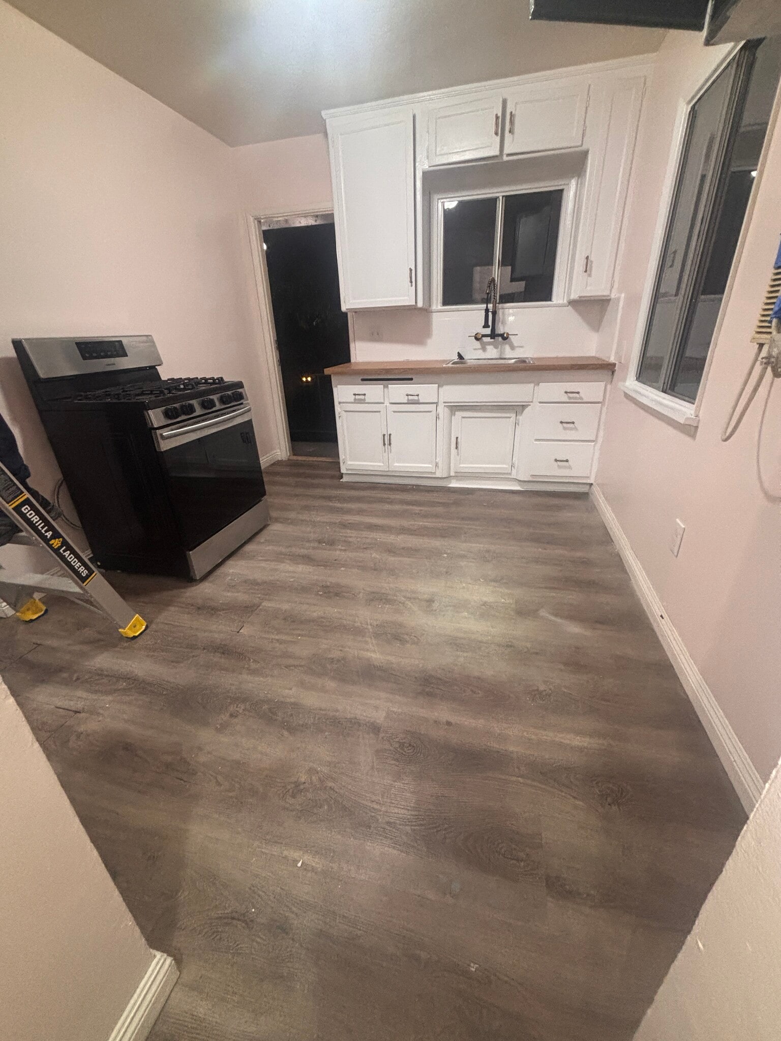 Building Photo - 3059 E 5th St