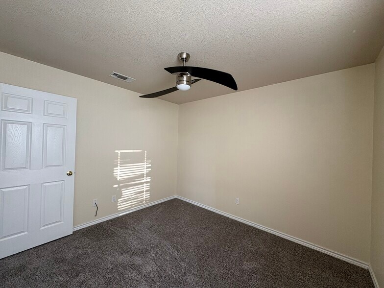 Building Photo - 2508 Isabelle Dr