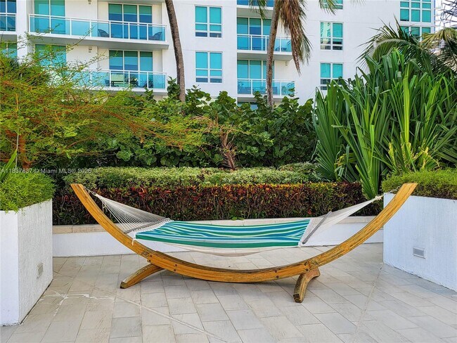 Building Photo - 950 Brickell Bay Dr