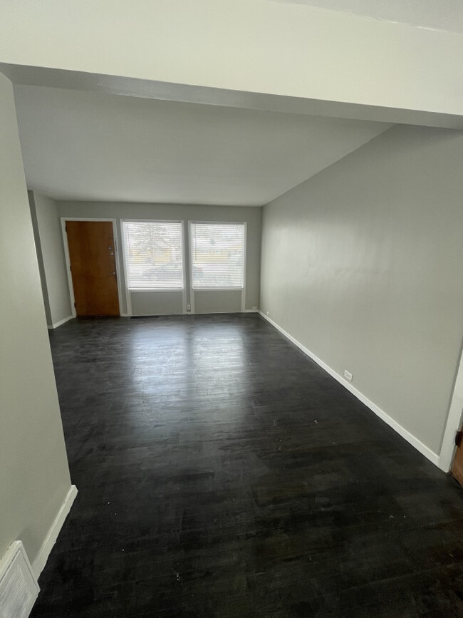 Building Photo - 4432 Huron Cir