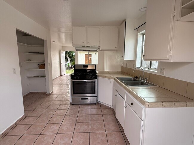 Building Photo - 9871 Valencia Dr