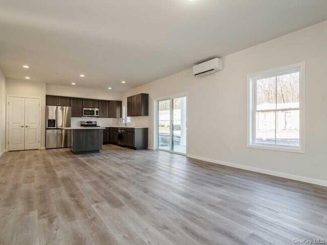 Building Photo - 4 S Hls Wy