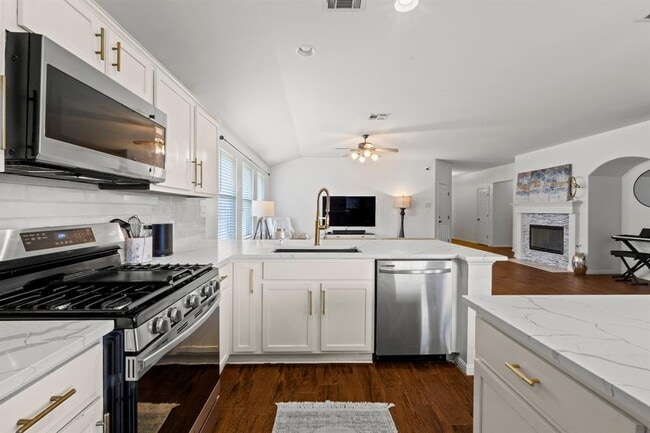 Building Photo - 2004 Dry Season Trail