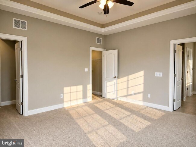 Building Photo - 3348 Burton Dr