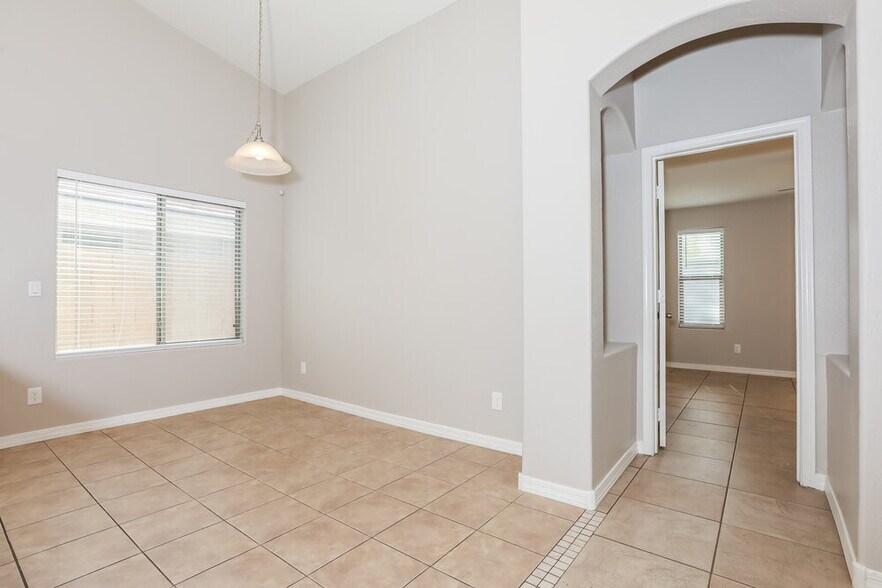 Building Photo - 1977 W Vineyard Plains Dr