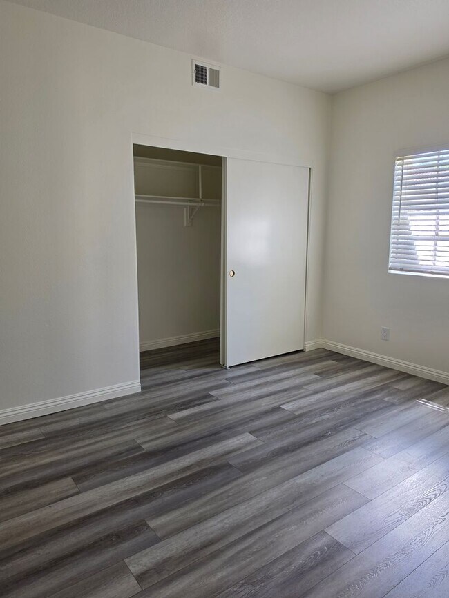 Building Photo - 2081 Blackberry Cir