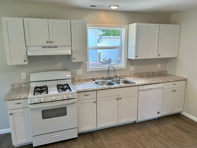 Building Photo - Fully Remodeled 3-Bed/1-Bath Home in Bluffton!