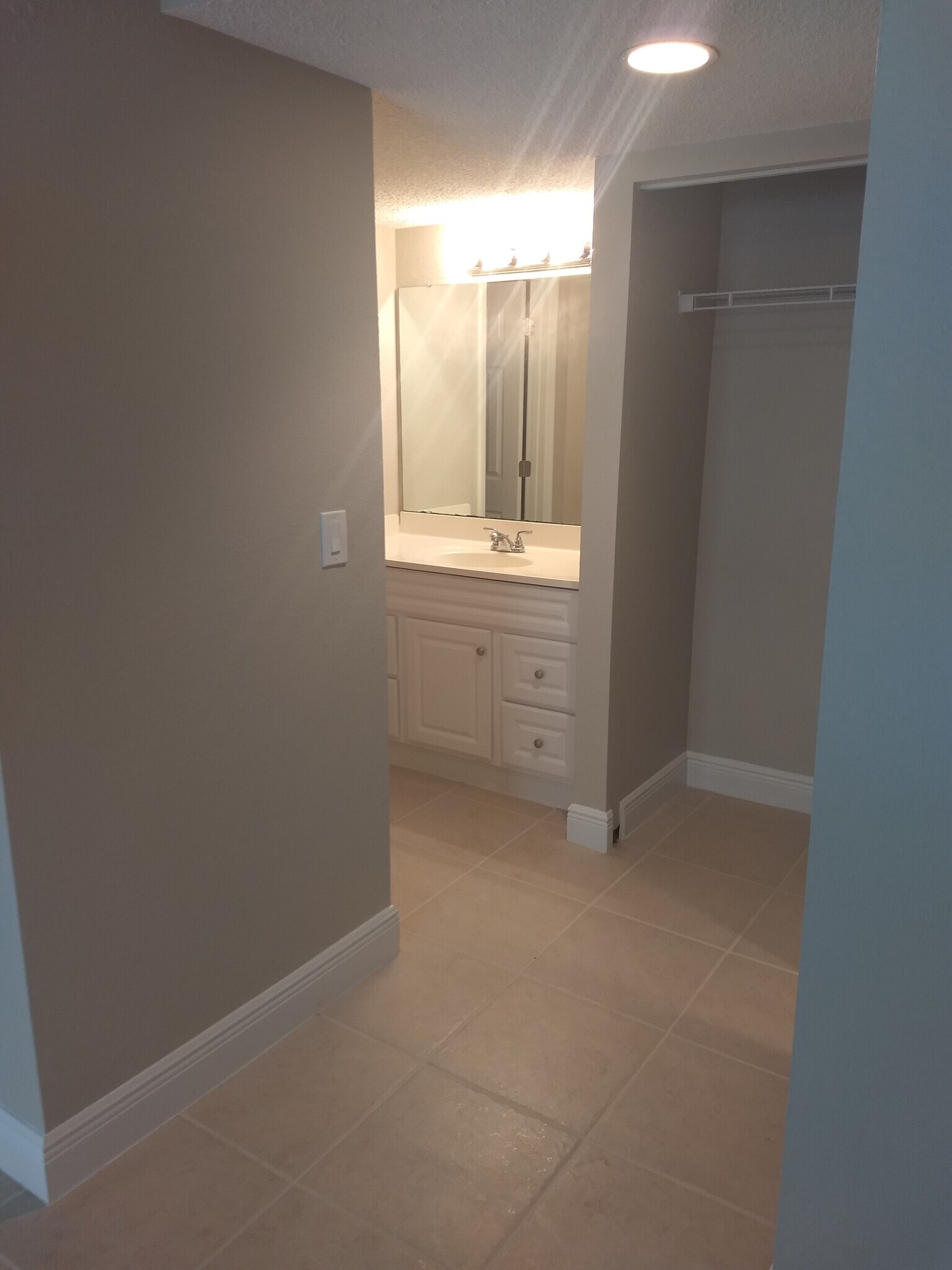 Building Photo - 1503 SE Royal Green Cir