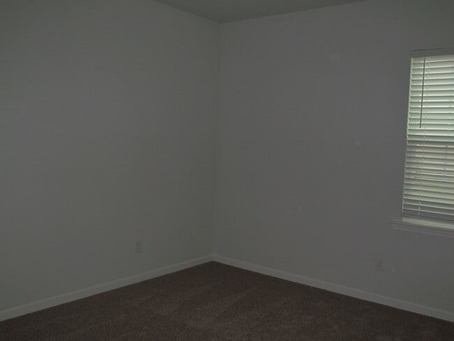 Building Photo - Rural Hall Home Ready to rent.