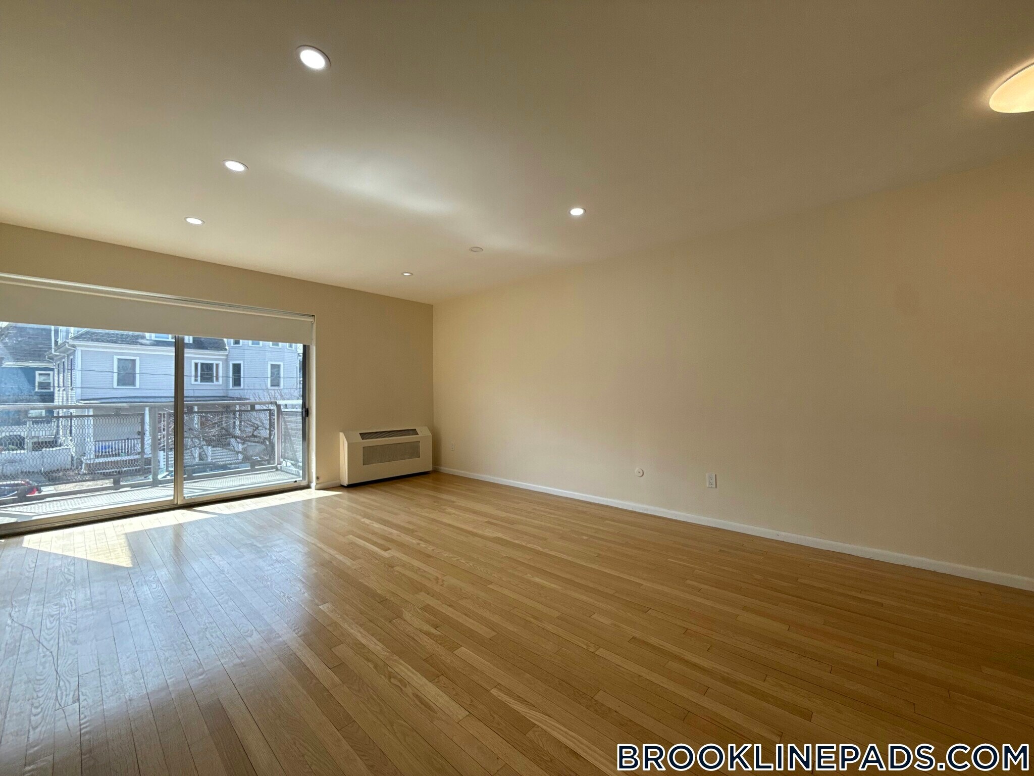 Building Photo - 35 Vernon St