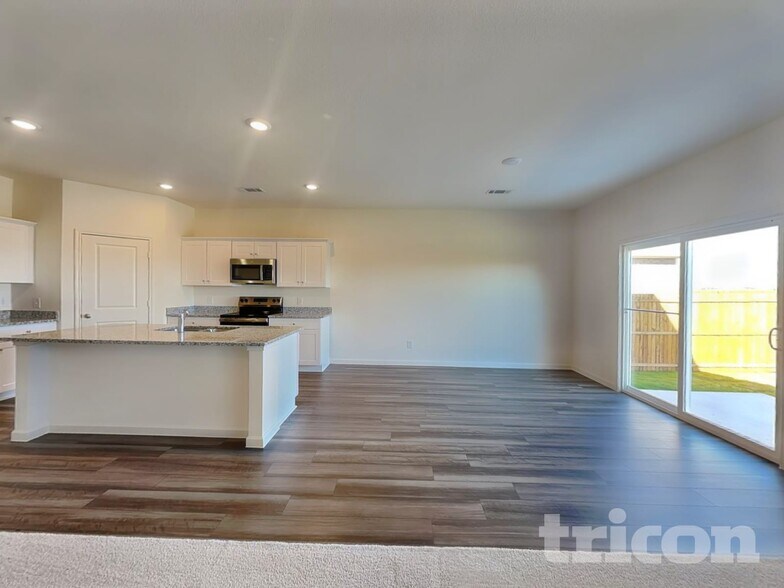 Building Photo - 12712 Big Rnch Rd